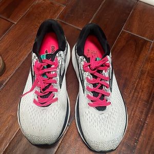 Women's size 9 Brooks Ghost 11 running.  White and black